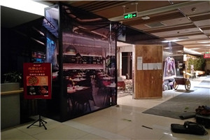 高層建筑的外墻內有保溫層，該不該拆除保溫墻。