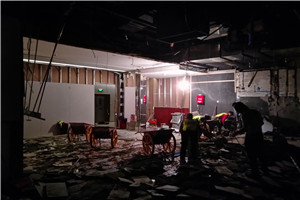 女兒墻拆除時，物業把鋼結構拆除了賣廢品了。妥當嗎