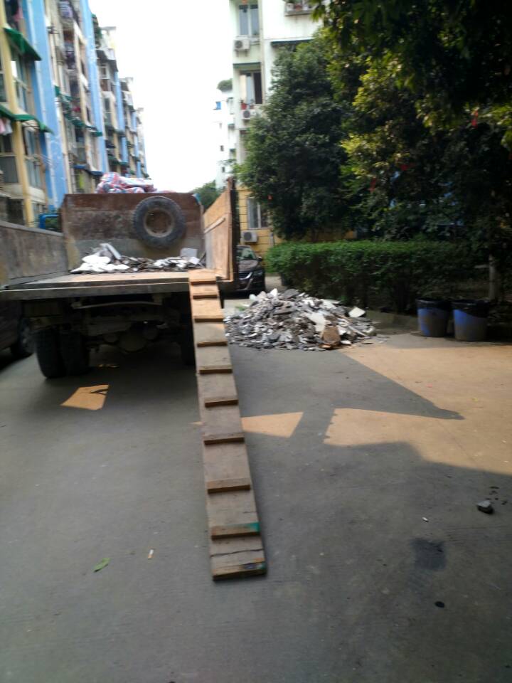 成都建渣清運多少錢一車？