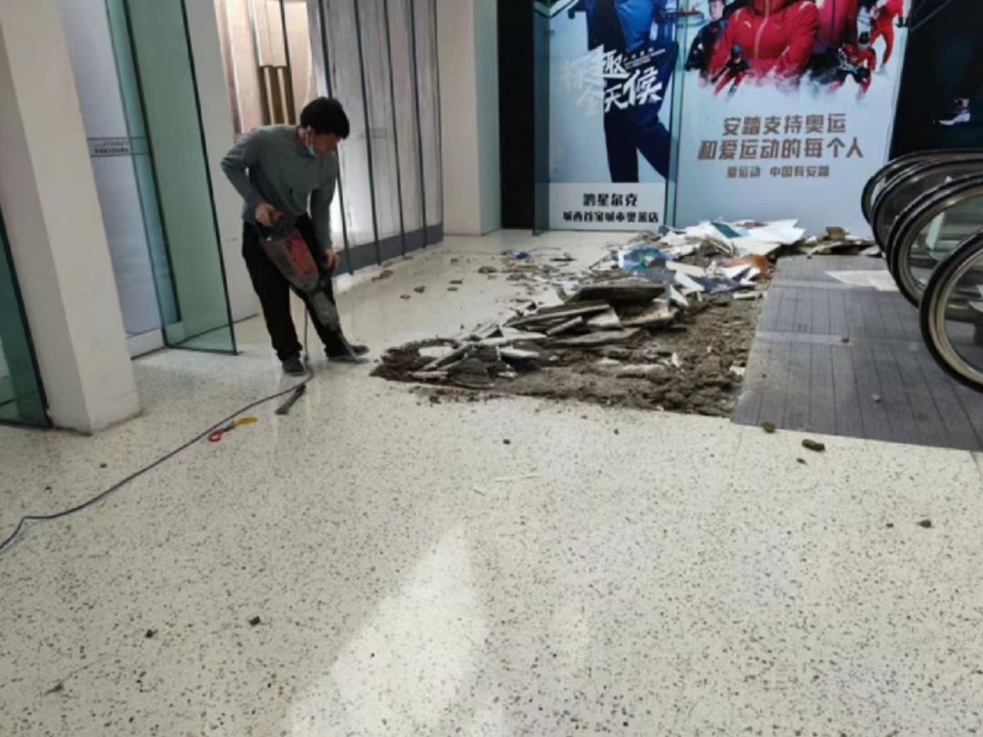 成都新城市廣場店鋪拆除|商場拆除多少錢一平？成都拆除團隊